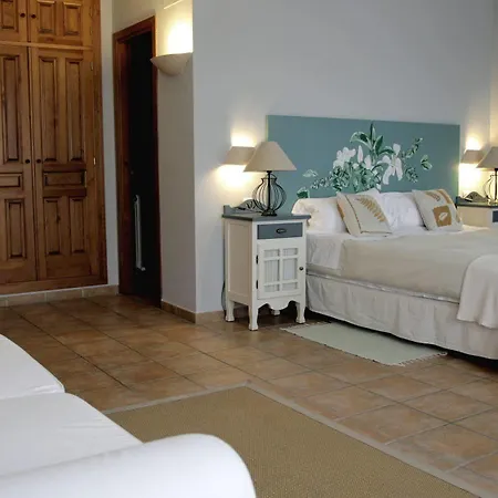 Hotel Laureana Marcos